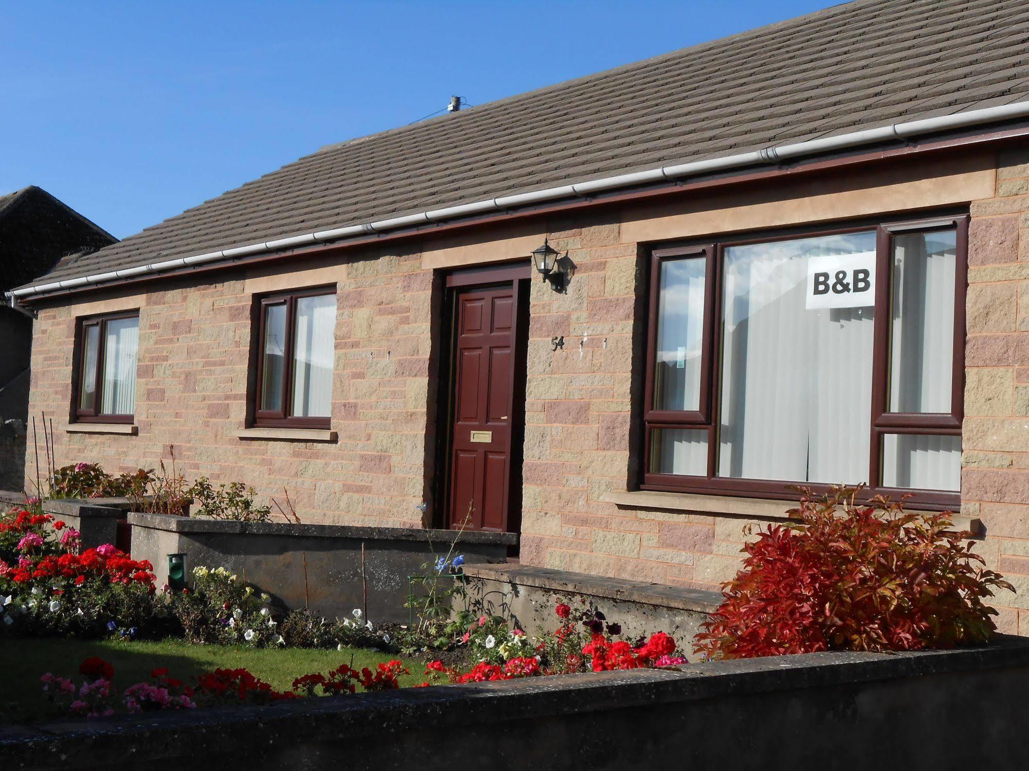 Jomarnic B&B Lossiemouth Exterior photo
